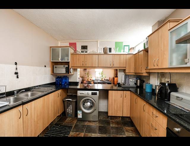 3 BEDROOM APARTMENT FOR SALE IN GLENWOOD